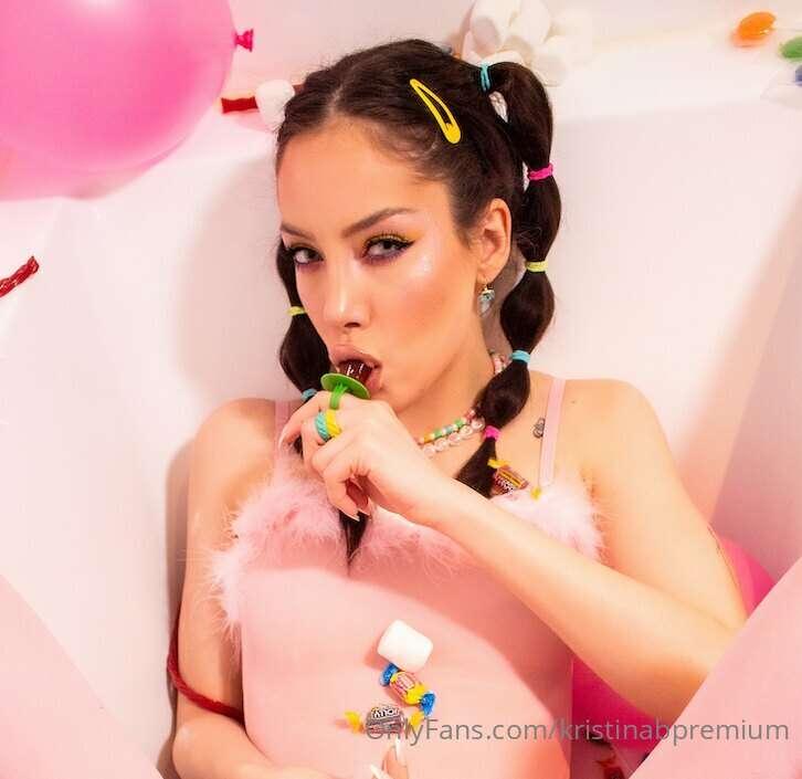 #NewProfilePic 
Do you like it baby ? 🍭😻