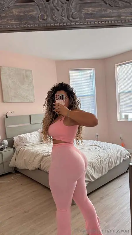 Pretty in pink, how does my ass look 😋