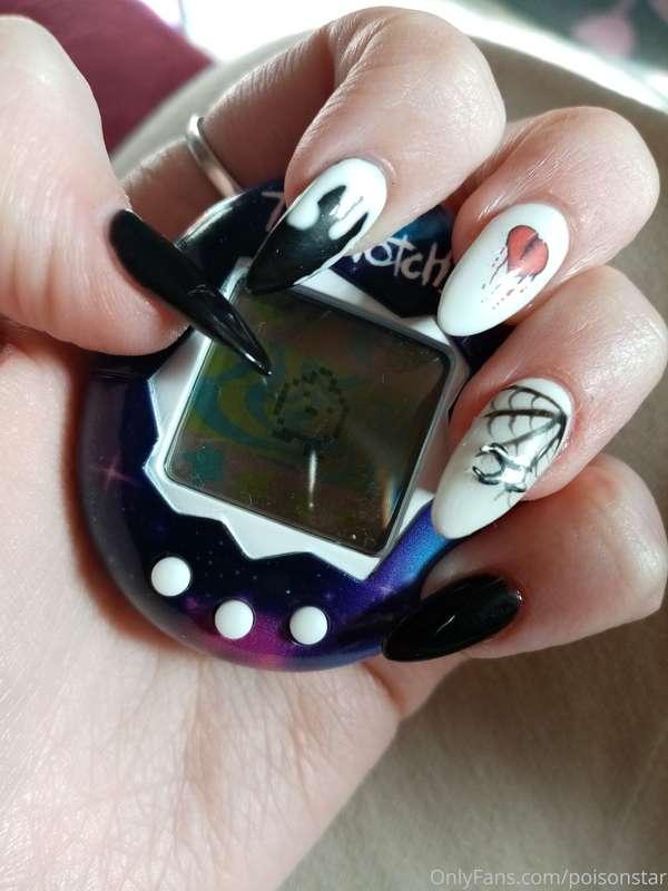 New nails for all you boys and girls with a nail fetish
