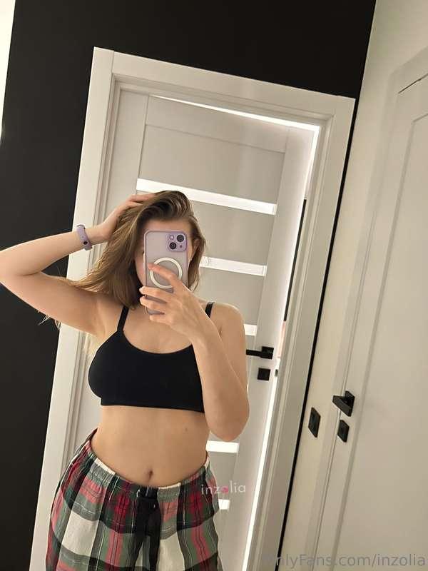 Super sick girl 🤒 send help and handkerchiefs 🤧  If I haven'..