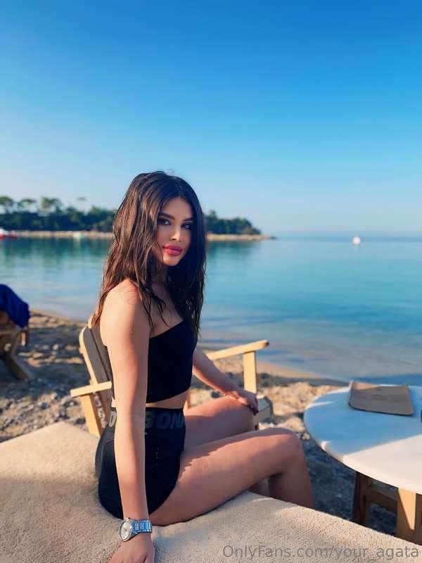 I look like a mermaid 😅

By the way, they say that mermaids ..