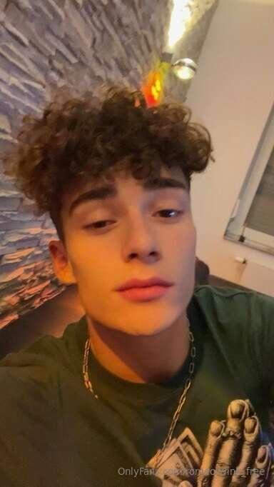 ⭐️Check out my exclusive page @romeo_twink ⭐️ Full naked and..