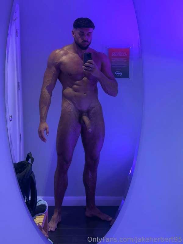 Get on your knees for me 😈