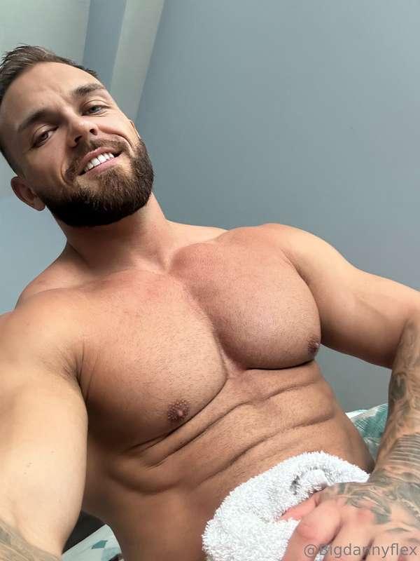 Daddy is very naughty rn 😈 do u want to be mine?