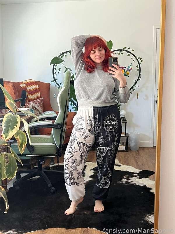 Got some cool new sweats, but I think they look better on the floor 😉