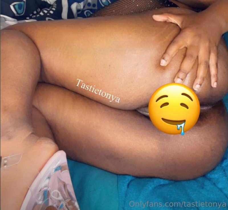 Mmmmm Daddy I’m hornyy 🥺 Unlock to remove the emoji and then..