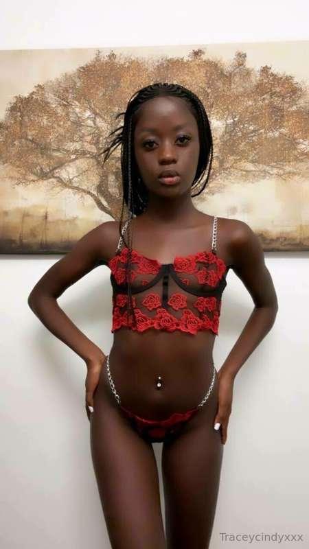 If you were here, I’d already be on my knees 😏🧎‍♀️