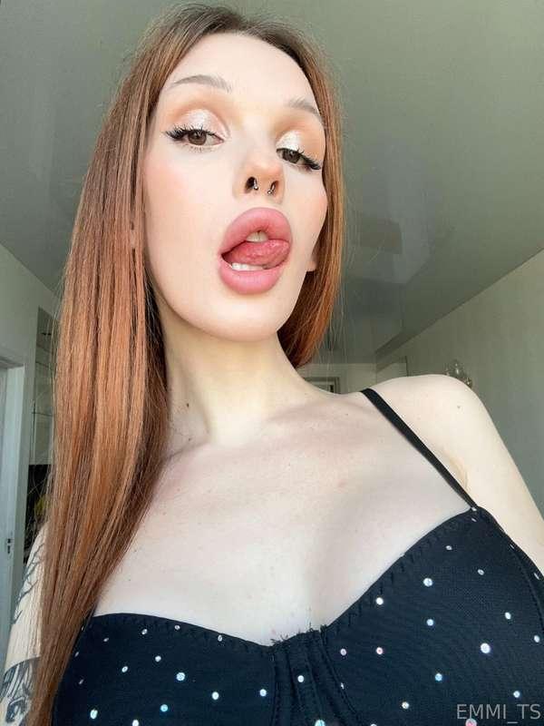Would you rather cuddle or tease?😋