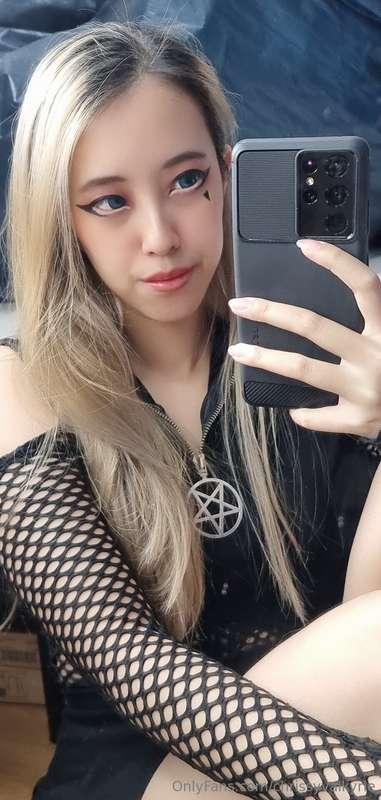 Are you excited for the weekend? Spend some time with meee 😝..