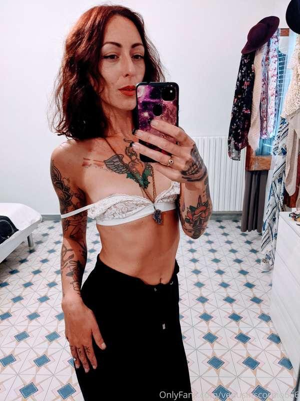 Happy new week baby! Swipe to see how white my tits are 🤤