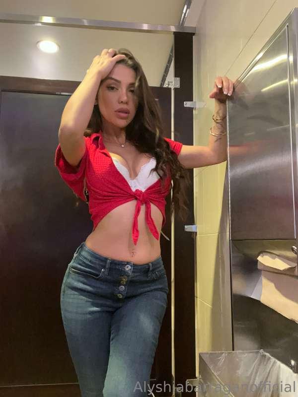 I have a naughty idea 🥵 message me if you’re curious 👀