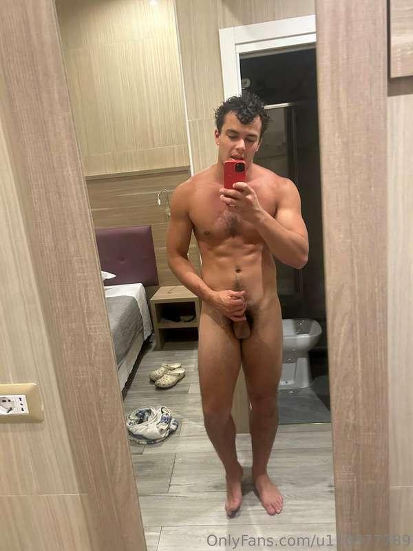 connorbottoms image #1