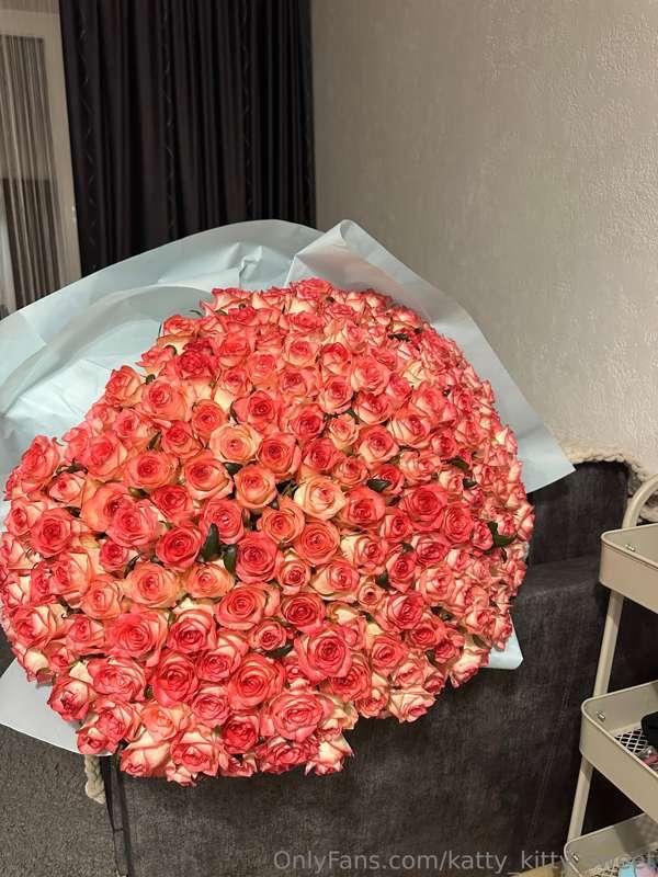 "A red rose is not selfish in wanting to be a red rose." Osc..