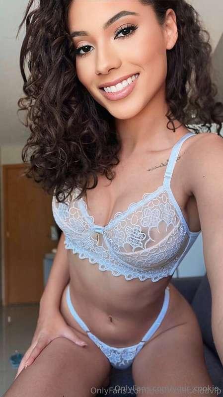 HOT LATINA BABE @itsbeatrizalmeida 🤤🍓SHE'S VERY WET RIGHT NO..