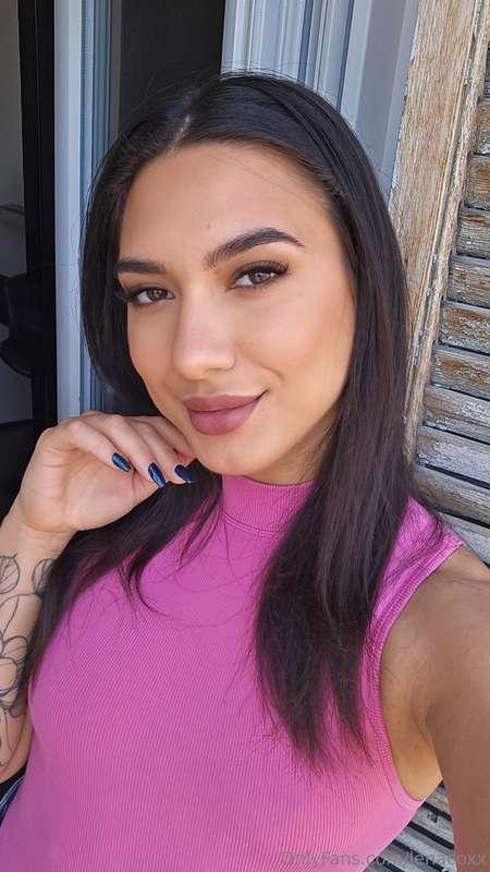 Do I look pretty in pink?🙈❤️