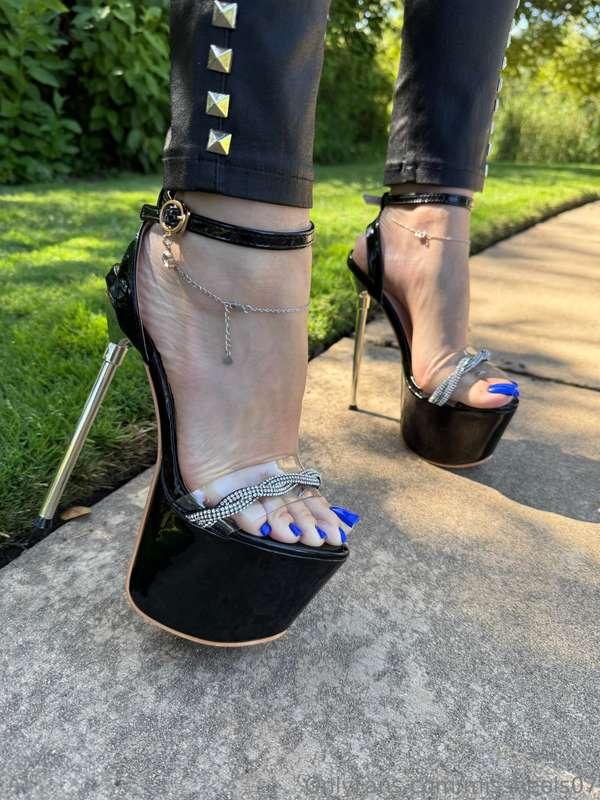 Don't worry, I love platform heels too 💙