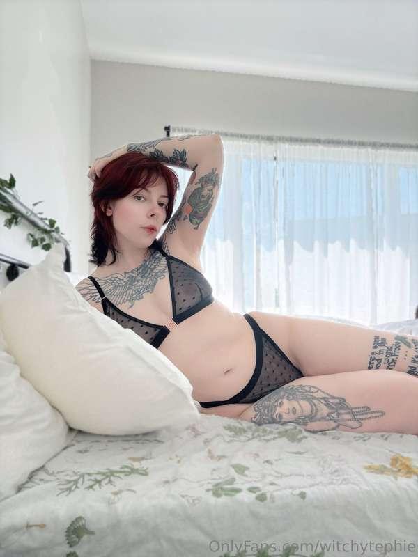 Good luck focusing with me like this 💋