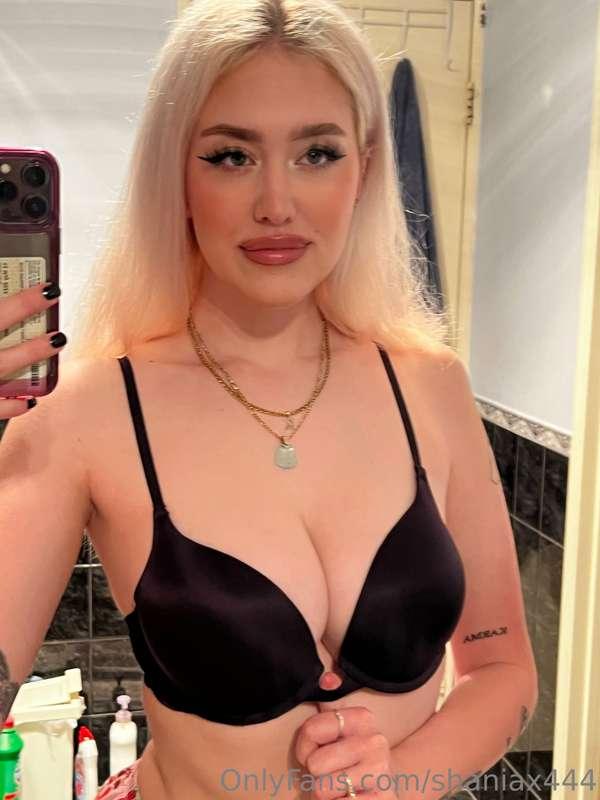 swipe for tittys 😈🫶🏼