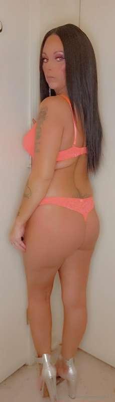 Slap mommys ass ;)) Gets me ready for play time