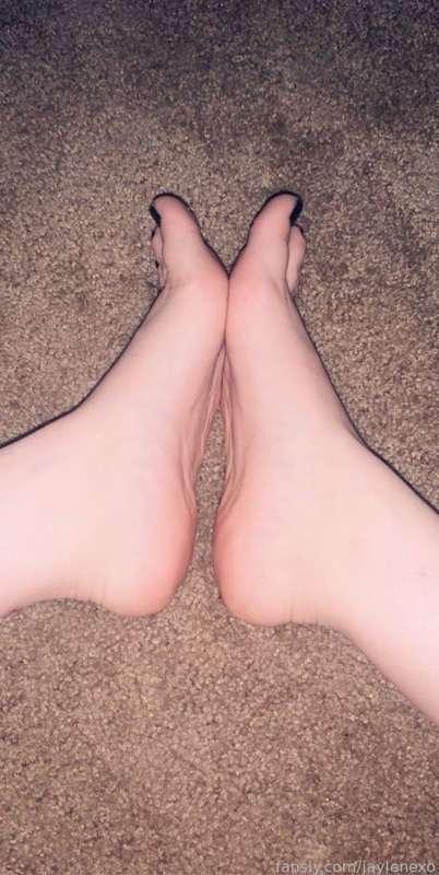 My cute feet and toes