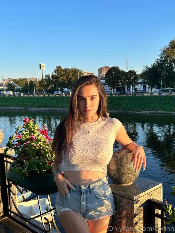 Just dropping some good vibes your way, honey! Keep shining ..