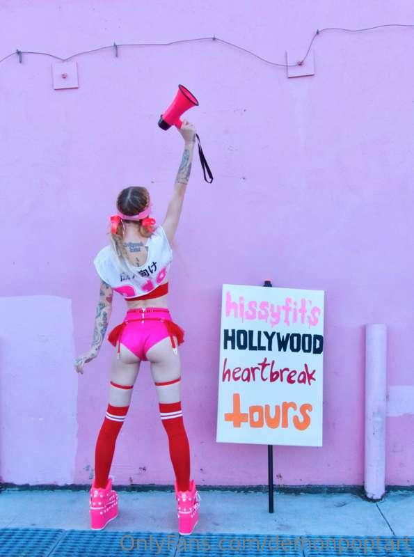 eeee my new music video and single just went live and it wou..