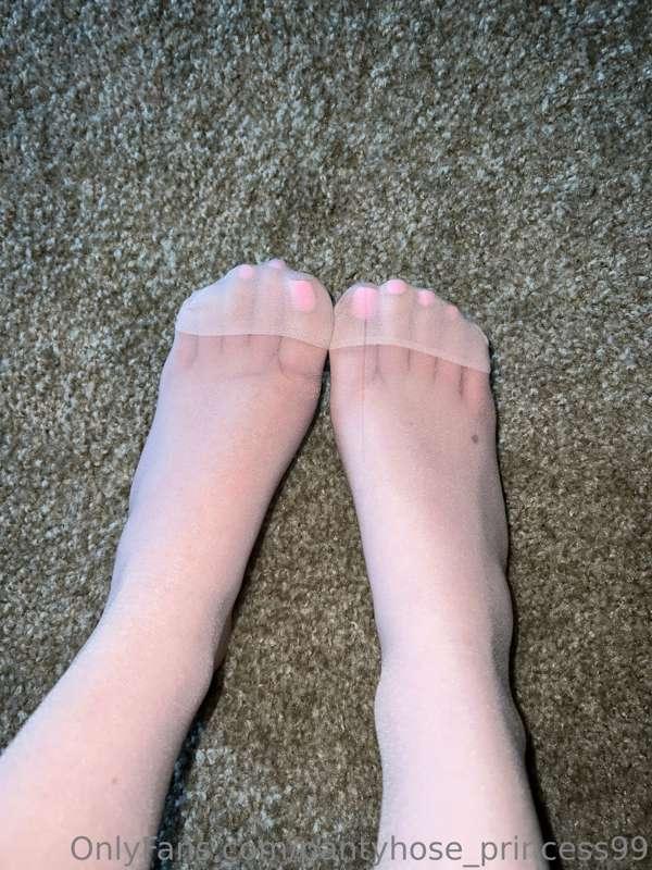 pantyhose_princess99 image #0