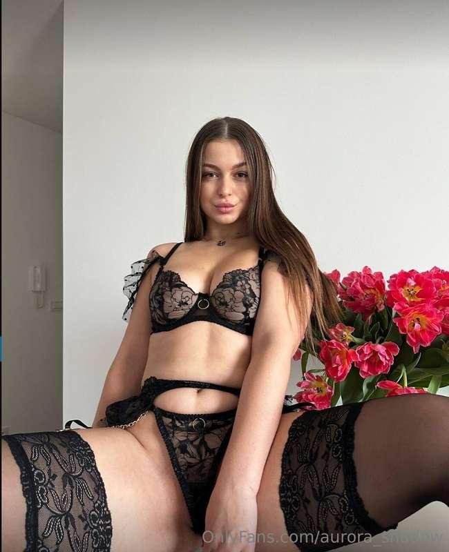 Subscribe for free to @sparklemari and watch the best orgasm..