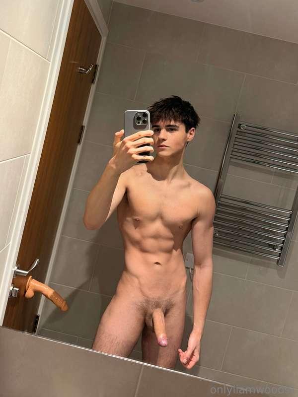 listen to me moaning and my dick slapping whilst i ride this..