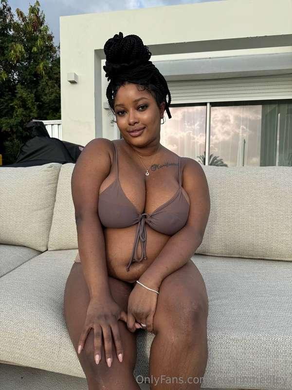You think you could last 5 minutes fucking my tits?🫣😏