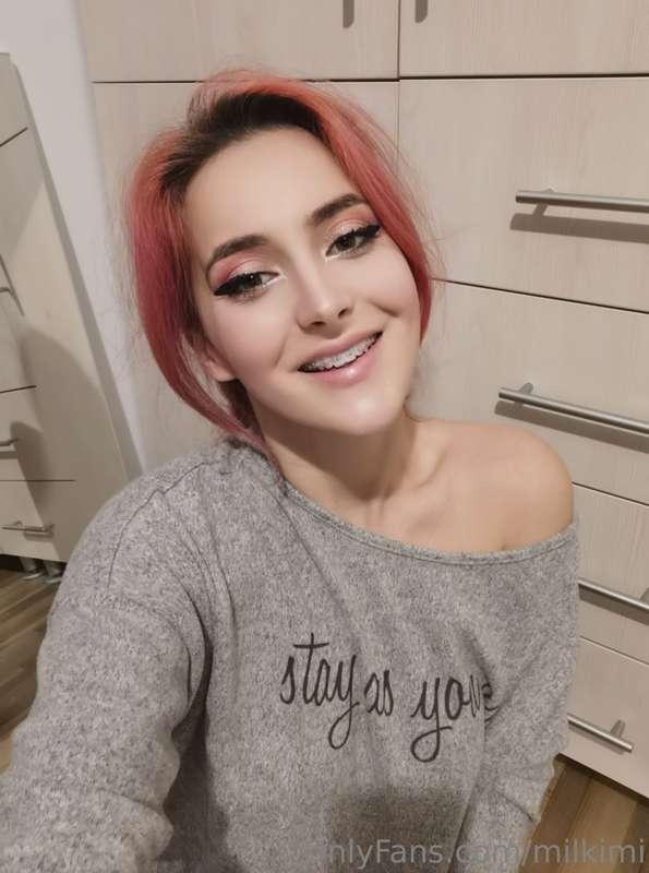 Hello! See you live in 2 hours (20:00 GMT) 💋❤️