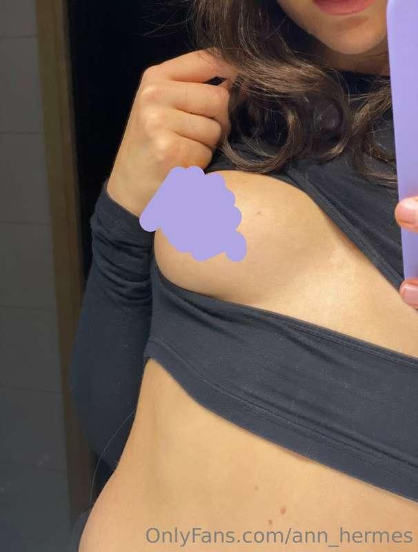 Näytän mun nännikorun mun VIP sivustolla😛 Siellä ei peitellä..