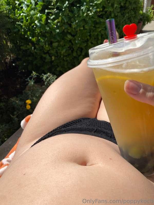 Sunbathing today ☀️😋 drinking boba on my sweet subs and enjo..