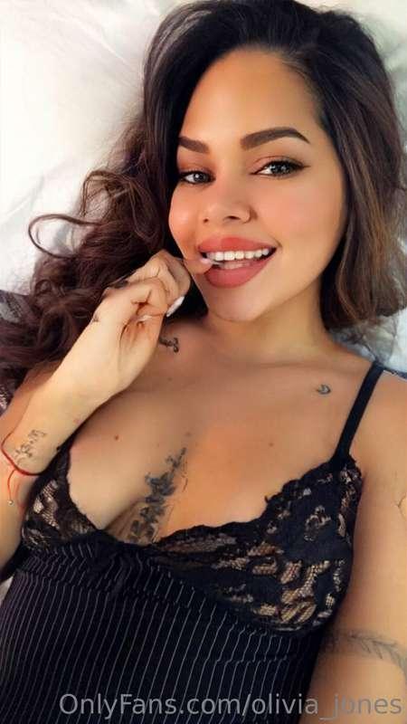 waking up on monday with a smile, how did you wake up? 😊😘