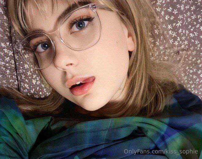 Blondy darling @wixxvalia is waiting for your message😇
Are y..