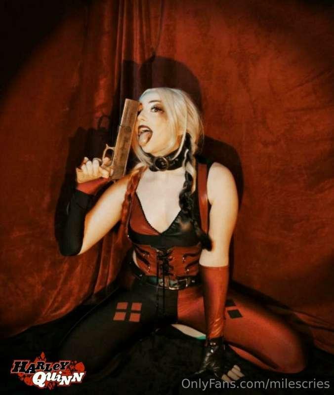 FAKE GUNS!!! 
lil fundraiser to get my own harley stuff 😘
An..
