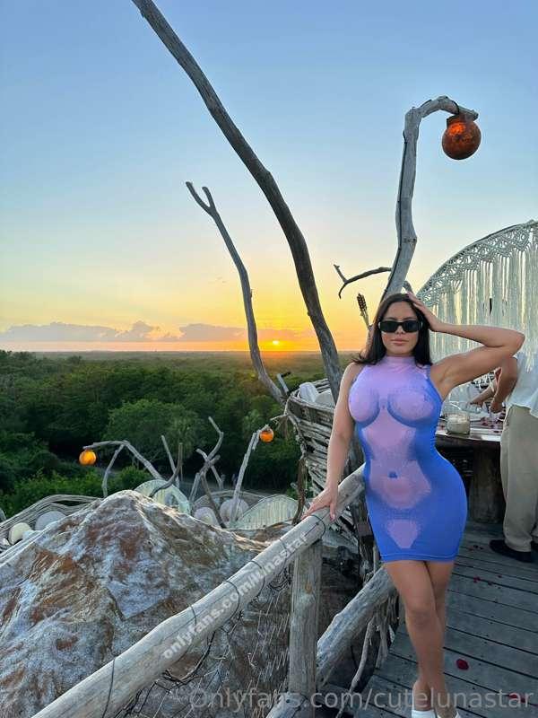 Do you like my dress? 💜