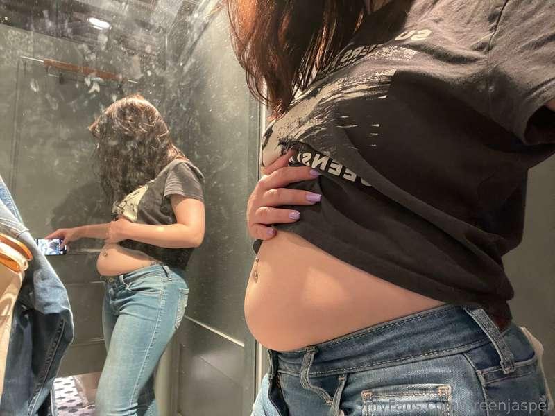 <3 my lil belly is so cute