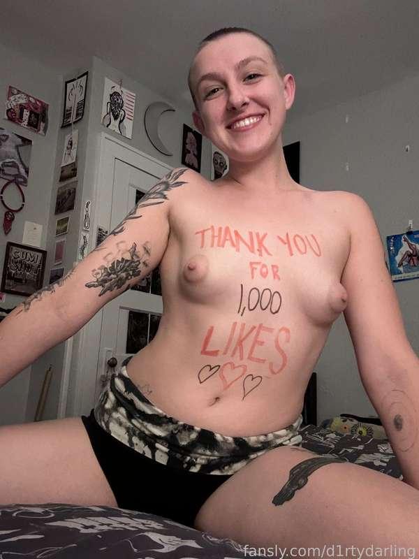Thank you so much for 1k likes on Fansly!!! I’ve been doing some travelling, so this really snuck up on me! Feeling so sexy and thankful for all of the love my followers and subscribers have shown me 🩷🩷🩷 
#bodywriting #1k #tattoos #buzzcut #smalltits #smile