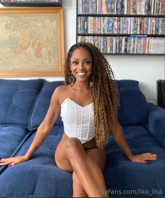 Real enchantress @vitoriaxo is the goddess of exclusive cont..