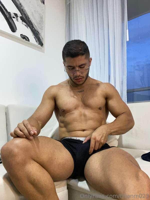 Give me a blowjob while I read 🤓🥵💥