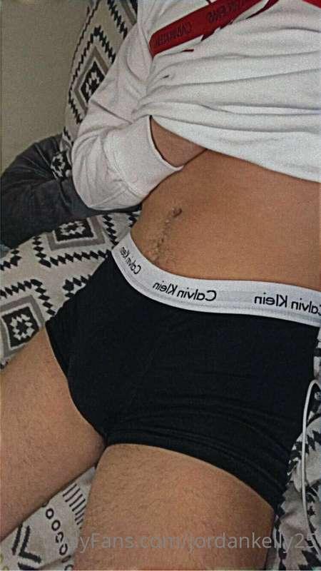 HELLO 😈 Like if you wants to see what’s underneath 🍆💦