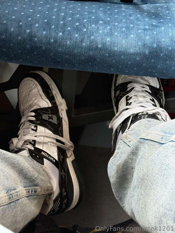 who’s kneeling downt for them?