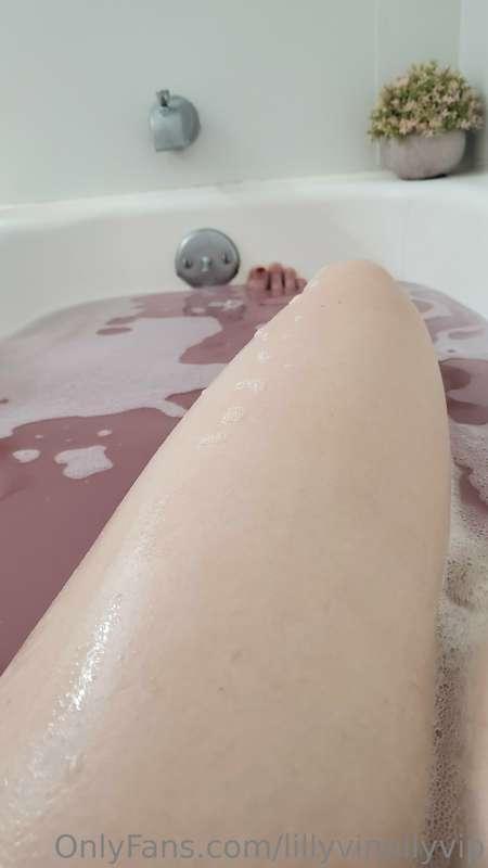 Do you like wet piggies and thighs? :3