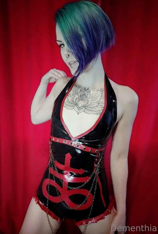 Dark mood 😈
Today I'm going to a theme park for some last ha..