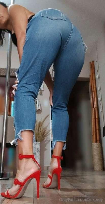 A back view of my jeans... What do you say?🩷