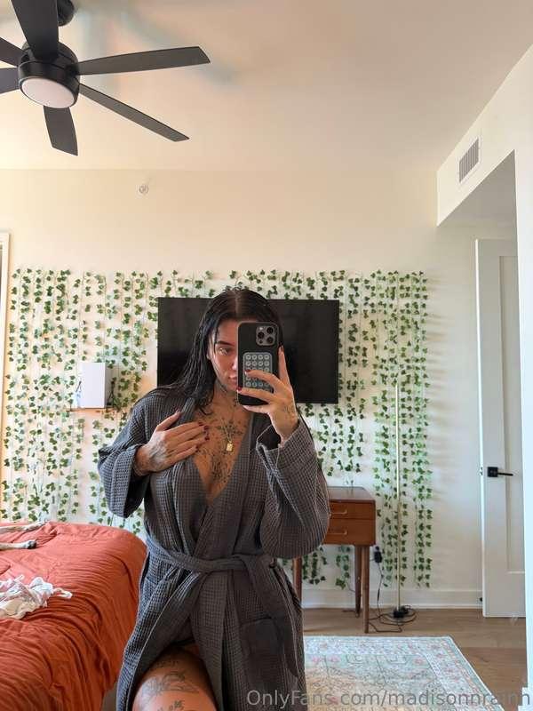 I decide the vibe :))