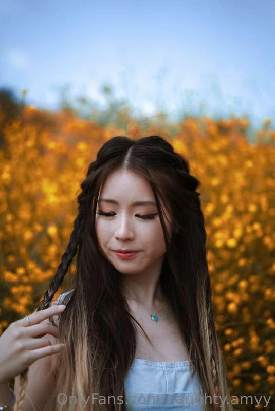 Wanna go on a hike with me? 🌼🌼