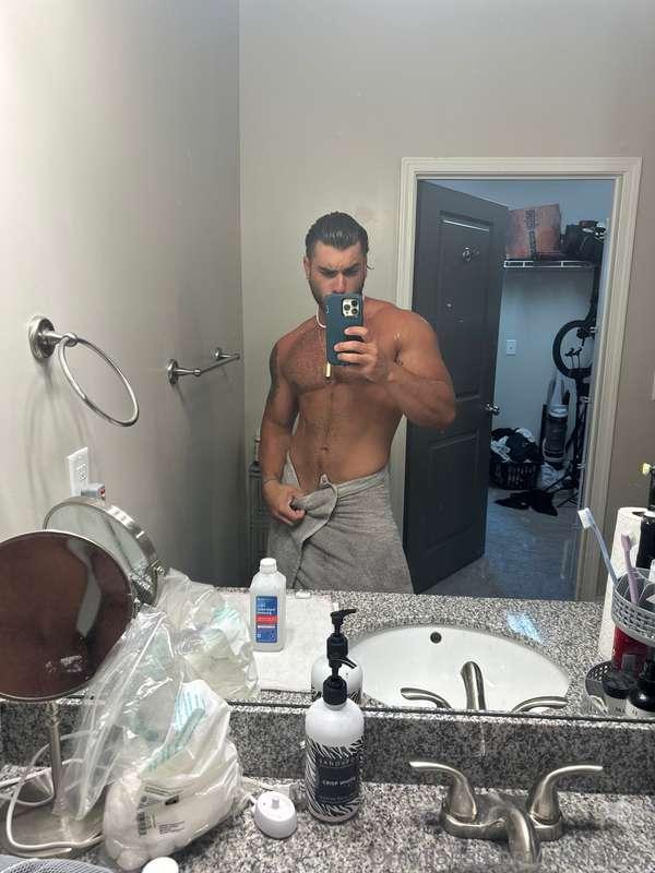 Going LIVE @ 10PM EST   HIT TIP GOAL AND WATCH ME CUM LIVE 🤪..