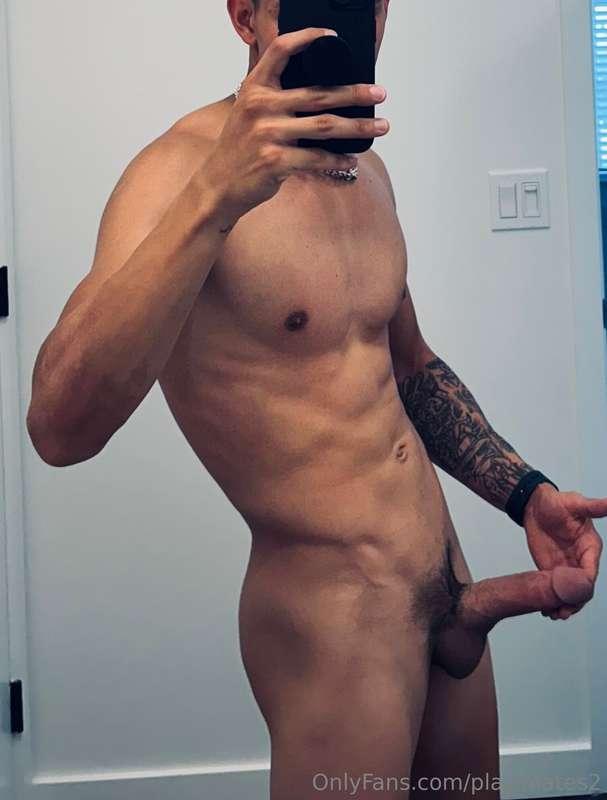 Daddy in the Sheets! 😈🍆🥜